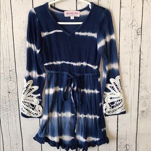 💕Size 4 dress with beautiful lace detail!